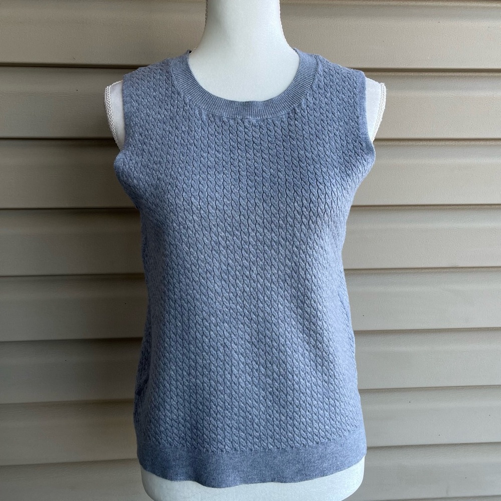 •Cyrus•  Sleeveless Light Gray Cable Knit Sweater - Size Large